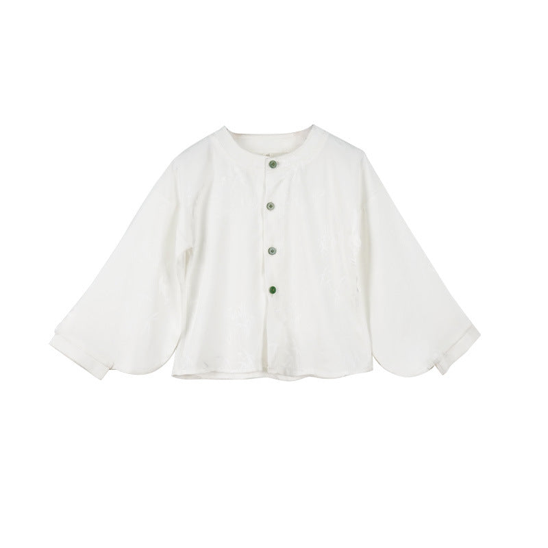 A child in a white cotton hanfu costume suitable for an autumn event.