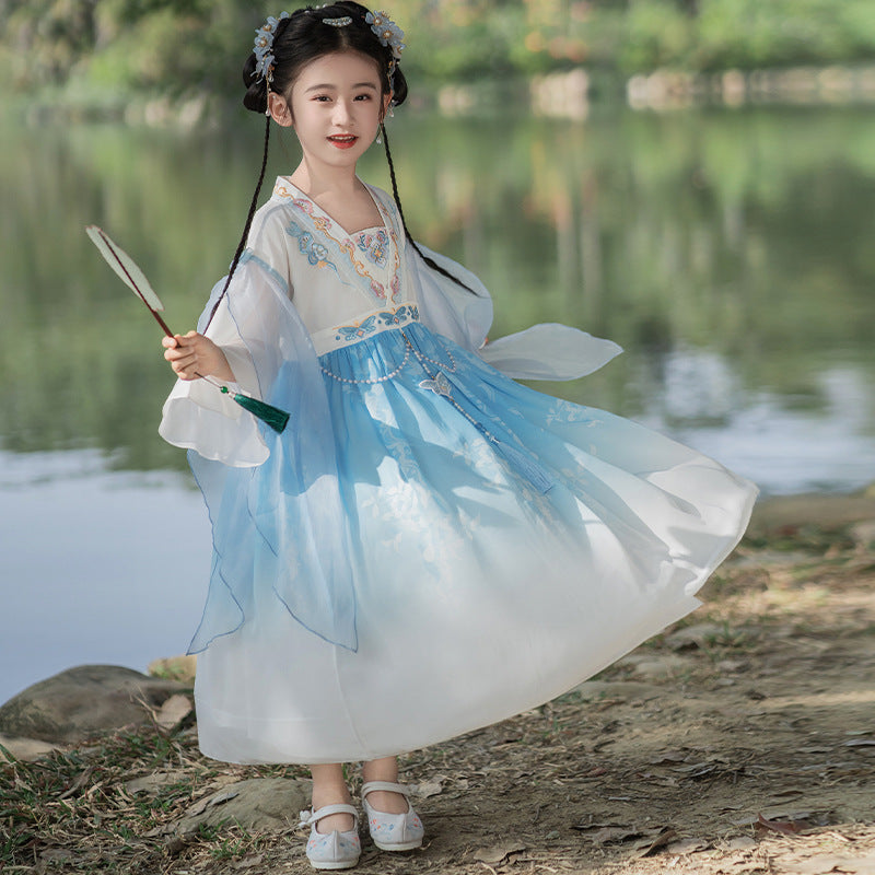 The girl is wearing a skirt made of gradient blue chiffon. It is a comfortable and breathable traditional Chinese Hanfu.