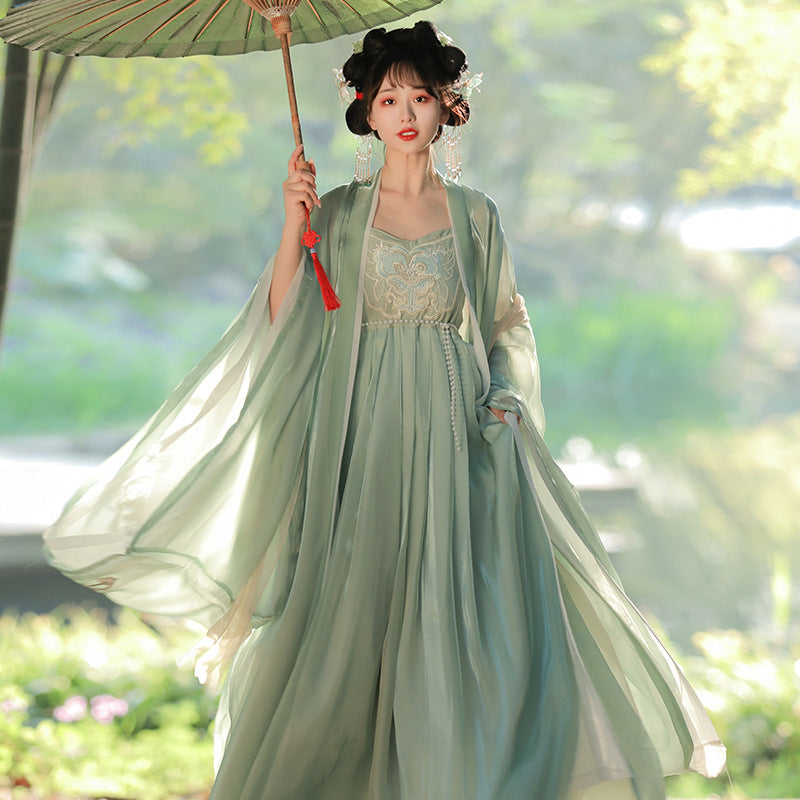 A female model wears a Hanfu skirt with hand-embroidery on the chest and cuffs, which is of high quality