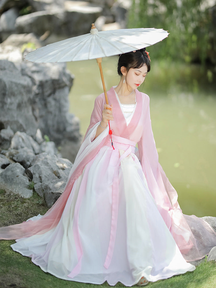 A pink Chinese-style Hanfu skirt has the advantage of being breathable