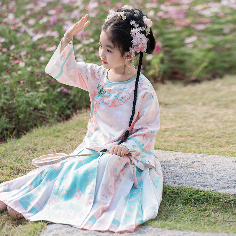 Soft Satin Jacquard hanfu suit suitable for girl spring outings or
participate in traditional Chinese festivals