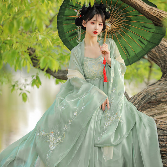 The green chest-length Confucian Hanfu skirt is made of slightly elastic gauze fabric, which is comfortable and breathable, and is very suitable for modern people to experience Hanfu